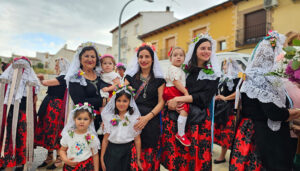 Las “Supermujeres” de Alcocer vuelven a desfilar de Mayordomas este sábado 2 Las “Supermujeres” de Alcocer vuelven a desfilar de Mayordomas este sábado