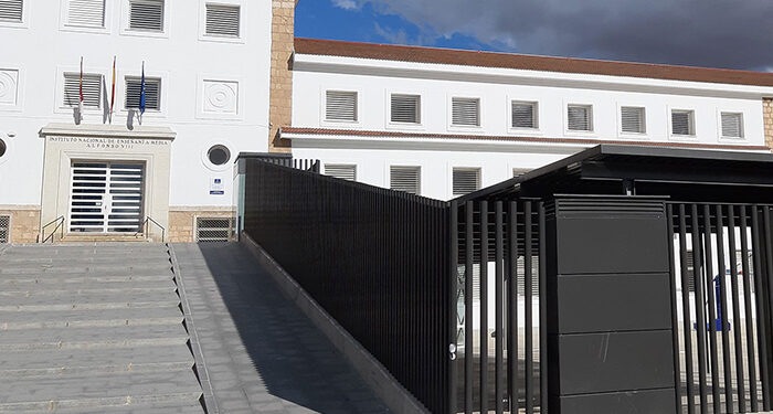 Los docentes de la Escuela Oficial de Idiomas de Cuenca convocan concentraciones ante las medidas planteadas por la Junta 1 Los docentes de la Escuela Oficial de Idiomas de Cuenca convocan concentraciones ante las medidas planteadas por la Junta