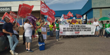 Los trabajadores de PINASA vuelven a concentrarse mientras que la empresa sigue sin dar la cara y pagar lo que debe