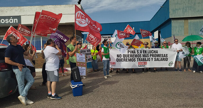 Los trabajadores de PINASA vuelven a concentrarse mientras que la empresa sigue sin dar la cara y pagar lo que debe