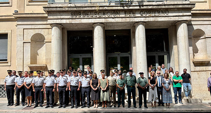 Milagros Tolón muestra en Cuenca su repulsa por el asesinato por violencia de género de una mujer de 43 años en Fuengirola