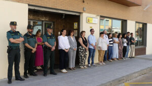Minuto de silencio en la Subdelegación del Gobierno de Guadalajara para condenar el asesinato machista de una mujer en Málaga