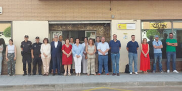 Minuto de silencio en la Subdelegación del Gobierno de Guadalajara por el asesinato machista de una mujer en Madrid