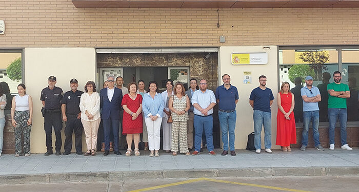 Minuto de silencio en la Subdelegación del Gobierno de Guadalajara por el asesinato machista de una mujer en Madrid 1 Minuto de silencio en la Subdelegación del Gobierno de Guadalajara por el asesinato machista de una mujer en Madrid