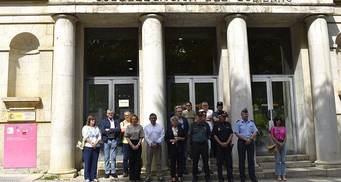 Minuto de silencio en la Subdelegación del Gobierno en Cuenca por el asesinato de la menor asesinada en Bilbao por violencia vicaria