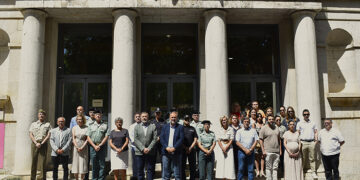 Minuto de silencio en la Subdelegación del Gobierno en Cuenca por el asesinato por violencia de género de una mujer en Málaga