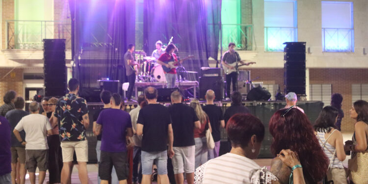 Cabanillas. Drugos encabezó el cartel de la última actuación del ciclo de música independiente organizado por el Ayuntamiento 1 NOCHE ACUSTICA DRUGOS 11