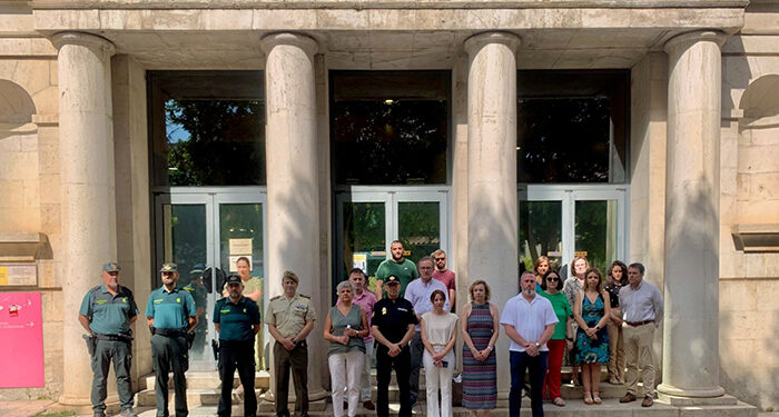 Nuevo minuto de silencio en Cuenca por el asesinato de una mujer en A Coruña