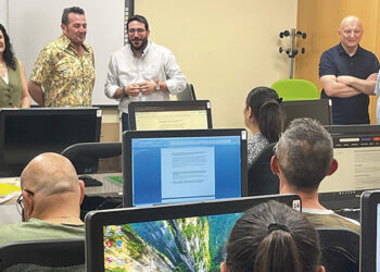 Ocho personas participan en un taller de recualificación profesional sobre pintura en Azuqueca
