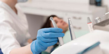 Ortodoncia invisible Spark en Torre del Mar con resultados profesionales