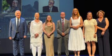 Homenaje a la cultura y la ciencia en la clausura del Curso de la Fundación Siglo Futuro en el Teatro Buero Vallejo