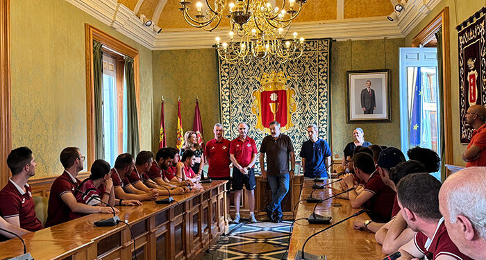 Recepción oficial en el Ayuntamiento de Cuenca para celebrar el ascenso a Segunda B del FS VivoCuenca