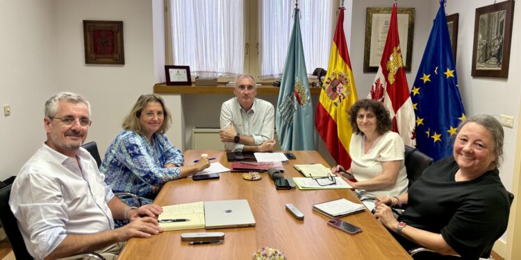 Segovia asume la Presidencia del Grupo de las 15 Ciudades Patrimonio de la Humanidad de España 1 Reunion traspaso presidencia Segovia