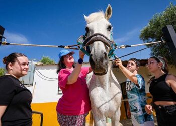 Terapia en plena naturaleza y entre caballos para usuarios del Servicio de Capacitación y Centro Ocupacional de amiab