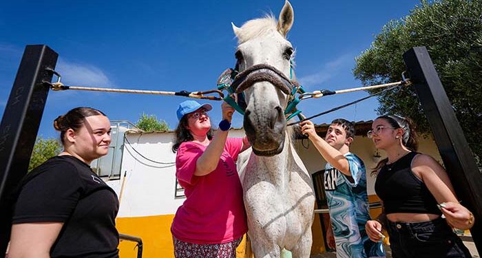 Terapia en plena naturaleza y entre caballos para usuarios del Servicio de Capacitación y Centro Ocupacional de amiab
