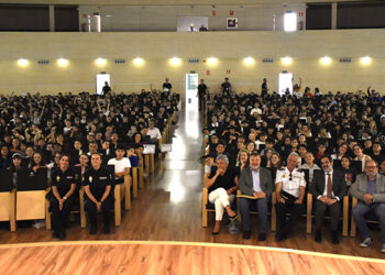 Un total de 560 alumnos de Cuenca reciben de la Policía Nacional un carnet de expertos en redes sociales e internet Un total de 560 alumnos de Cuenca reciben de la Policía Nacional un carnet de expertos en redes sociales e internet