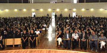 Un total de 560 alumnos de Cuenca reciben de la Policía Nacional un carnet de expertos en redes sociales e internet