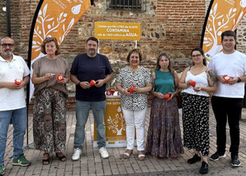 Vega del Henares impulsa el reciclaje de aceite de cocina con una nueva campaña de sensibilización y reparto de embudos