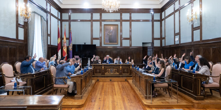 Diputación y Junta asumen reformas en 53 colegios públicos en pueblos de Guadalajara 1 Votacion pleno convenio arreglo colegios 13 6 25