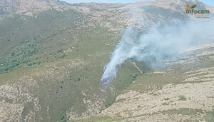 Controlado el incendio forestal en El Cardoso de la Sierra 2 Activo un incendio forestal en El Cardoso de la Sierra