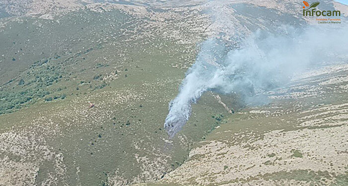 Controlado el incendio forestal en El Cardoso de la Sierra 1 Activo un incendio forestal en El Cardoso de la Sierra