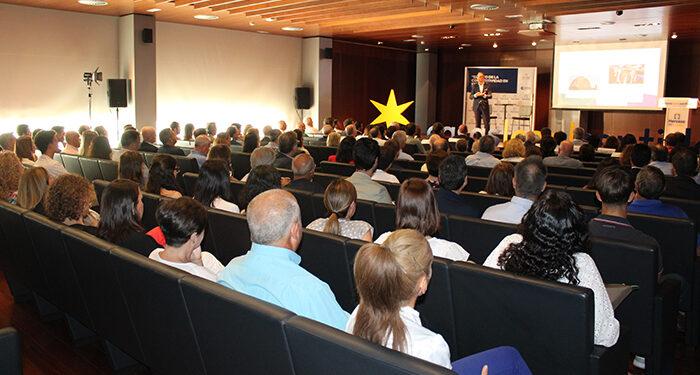 Cerca de 200 personas asisten a la charla-coloquio de Arturo Bris organizada por Hercesa y CEOE-Cepyme Guadalajara