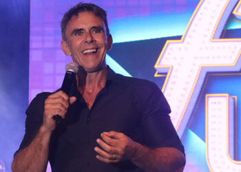 Divertida noche de furor en la Plaza del Pueblo de Cabanillas con Alonso Caparrós