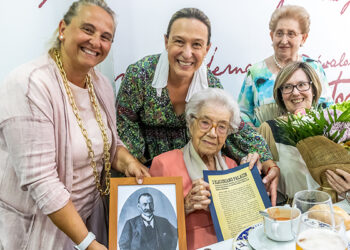 El Ayuntamiento de Guadalajara reconoce la trayectoria vital de Ana María Atares Soriano, nieta del alcalde Blas Soriano Palacín