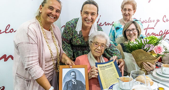 El Ayuntamiento de Guadalajara reconoce la trayectoria vital de Ana María Atares Soriano, nieta del alcalde Blas Soriano Palacín