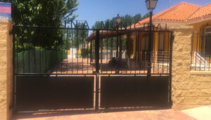 El PP denuncia el ‘boicot’ de la alcaldesa de Pinarejo a la apertura del kiosko de la piscina, “no quiere competencia al único bar del pueblo, que es el suyo” 2 El PP denuncia el ‘boicot’ de la alcaldesa de Pinarejo a la apertura del kiosko de la piscina, “no quiere competencia al único bar del pueblo, que es el suyo”