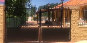 El PP denuncia el ‘boicot’ de la alcaldesa de Pinarejo a la apertura del kiosko de la piscina, “no quiere competencia al único bar del pueblo, que es el suyo”