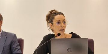 El PSOE acusa a Guarinos de seguir plegada a la ultraderecha de Vox, “sin romper su pacto y permitiendo declaraciones racistas y contra la convivencia”