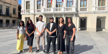 El PSOE condena la escalada de violencia racista y de odio contra la inmigración y exige a Guarinos que rompa con Vox, que la alienta