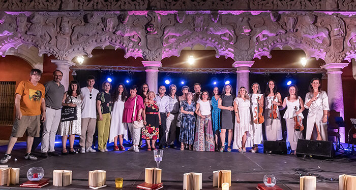 El Palacio del Infantado acoge con gran éxito la 32 edición de ‘Versos a Medianoche’