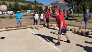 El equipo de bolos de Uña consigue la victoria y mantiene su segunda posición en el Circuito de Bolos de la Serranía tras Valdemoro de la Sierra