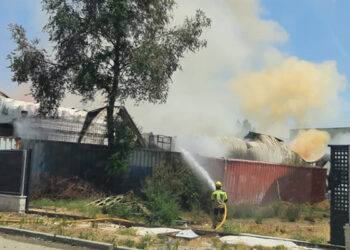 Este domingo se mantienen las medidas de autoprotección y las zonas delimitadas ayer por el incendio de Azuqueca
