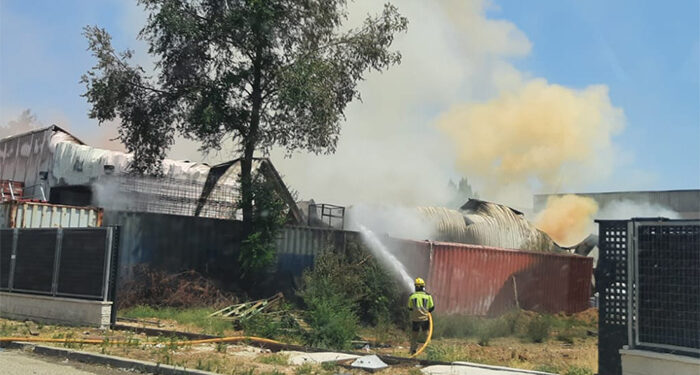 Este domingo se mantienen las medidas de autoprotección y las zonas delimitadas ayer por el incendio de Azuqueca