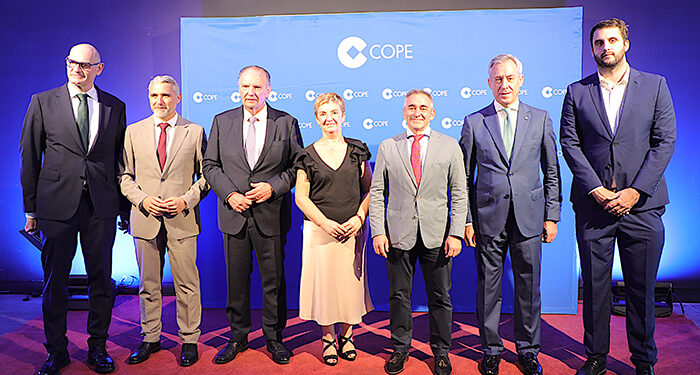 Eurocaja Rural entrega el galardón al 'Proyecto de divulgación gastronómica 2025' en la VI edición de los Premios GastroCope 1 Eurocaja Rural entrega el galardón al 'Proyecto de divulgación gastronómica 2025' en la VI edición de los Premios GastroCope