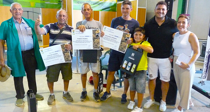 Felix Guijarro consigue ser el cortador más rápido de ajos al llegar a los 52 kilogramos en sólo veinte minutos 1 Felix Guijarro consigue ser el cortador más rápido de ajos al llegar a los 52 kilogramos en sólo veinte minutos