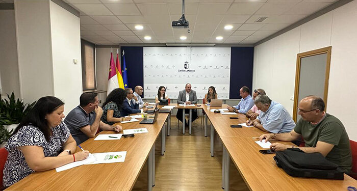 Gobierno regional, OPAS y Cooperativas Agro-alimentarias crean un grupo de trabajo para trasladar un documento de posicionamiento común contra el recorte de la PAC 1 Gobierno regional, OPAS y Cooperativas Agro-alimentarias crean un grupo de trabajo para trasladar un documento de posicionamiento común contra el recorte de la PAC