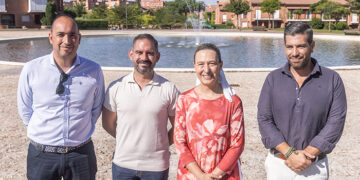 Guarinos visita las mejoras e inversiones en las fuentes ornamentales de Las Lomas
