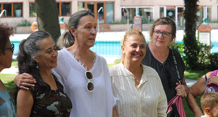 Juegos tradicionales, almuerzo y actividades en familia abuelos y nietos celebran su día en la Piscina de San Roque