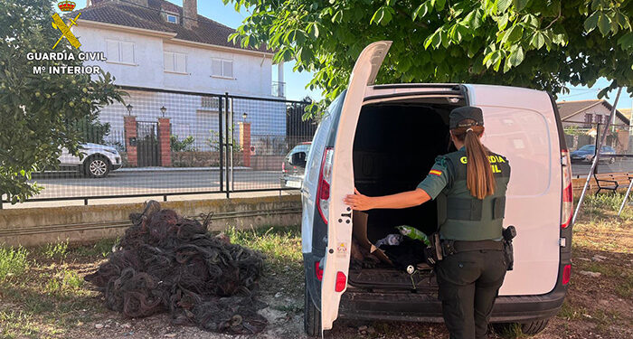 La Guardia Civil detiene a tres personas en Maranchón tras evadirse de un control policial: transportaban más de 150 kilos de cobre 1 La Guardia Civil detiene a tres personas en Maranchón tras evadirse de un control policial