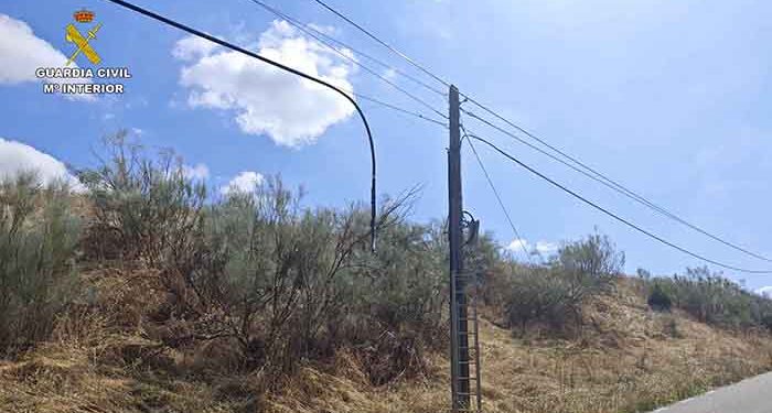 La Guardia Civil detiene en El Casar a dos personas por robo de cable del tendido telefónico