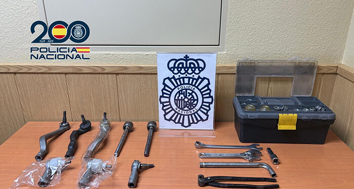 La Policía Nacional detiene a dos falsos mecánicos que intentaron estafar a un conductor de 78 años en Guadalajara