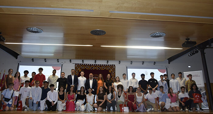 La UCLM y el Gobierno regional reconocen al alumnado con mejores resultados en la PAU y en las Olimpiadas del Conocimiento 1 La UCLM y el Gobierno regional reconocen al alumnado con mejores resultados en la PAU y en las Olimpiadas del Conocimiento