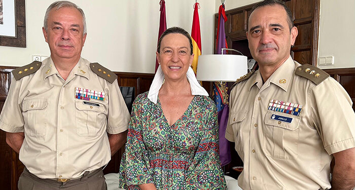 La alcaldesa de Guadalajara da la bienvenida al nuevo subdelegado de Defensa
