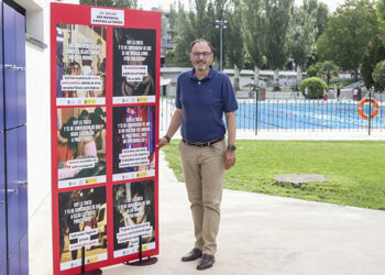 La piscina municipal de San Roque acoge una campaña de sensibilización con motivo del Día Mundial contra la Trata de Personas
