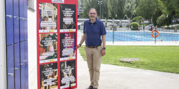 La piscina municipal de San Roque acoge una campaña de sensibilización con motivo del Día Mundial contra la Trata de Personas