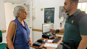 La subdelegada del Gobierno en Cuenca visita el cuartel de la Guardia Civil en Honrubia